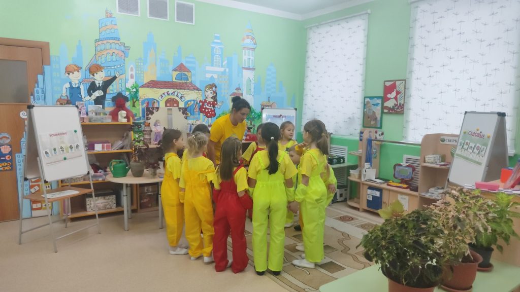 Формирование у дошкольников ценности "Труд" в ДОО и семье